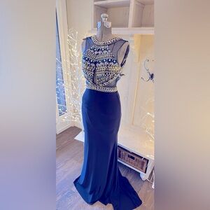 Brand new with tags Cinderella size 4 formal dress. Wedding / prom. Fully lined.